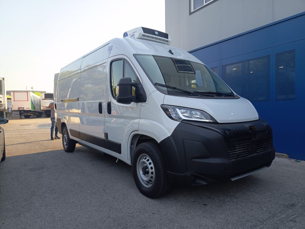 Peugeot Boxer eléctrica frigorífica con equipo de frío Thermo King E-200