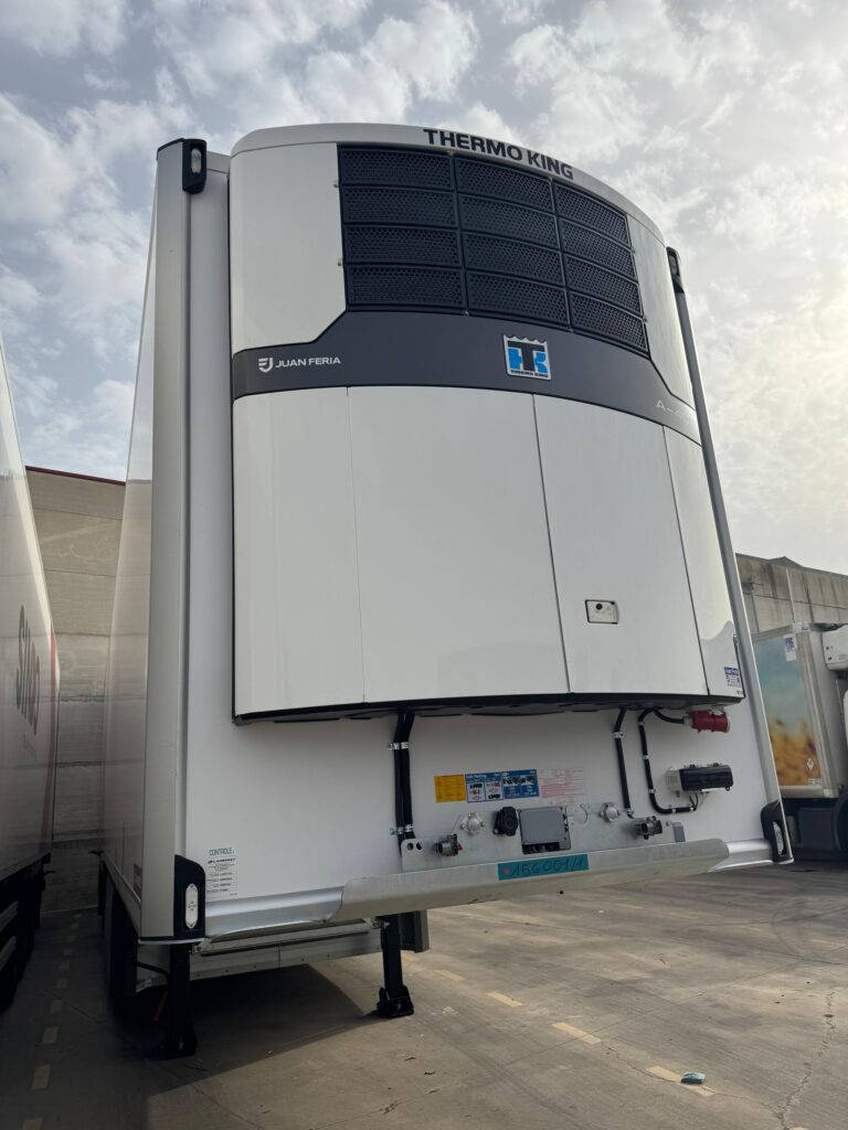 Vista frontal de equipo de frío Thermo King A-400 instalado en Juan Feria, servicio oficial Thermo King para Andalucía y Extremadura