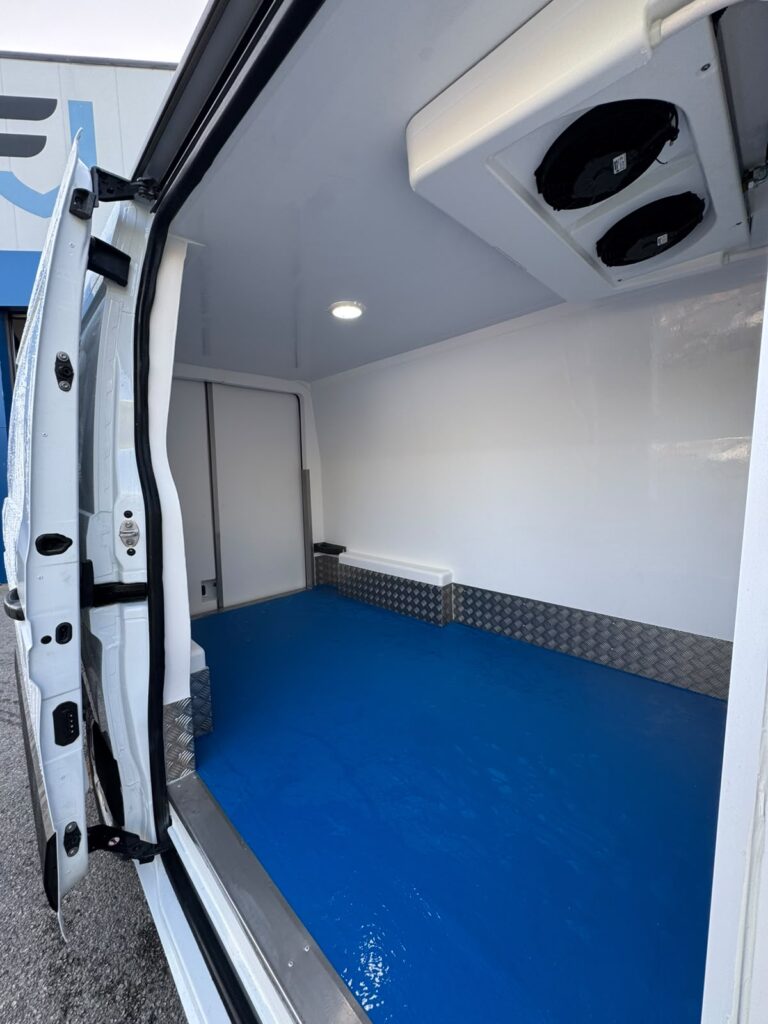 Renault Master frigorífica con equipo de frío Thermo King C-250