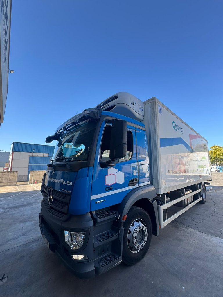 Camión Mercedes con equipo de frío multitemperatura Thermo King TX-1100 SPC