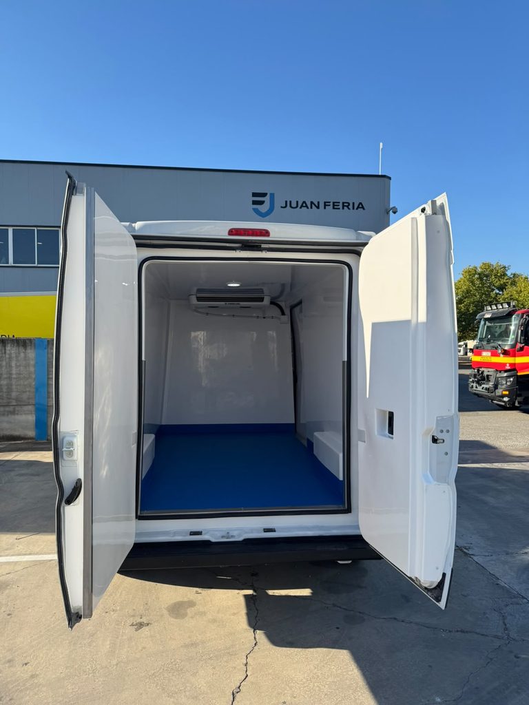 Furgoneta Citroen Jumper frigorífica para transporte de frutas a temperatura positiva