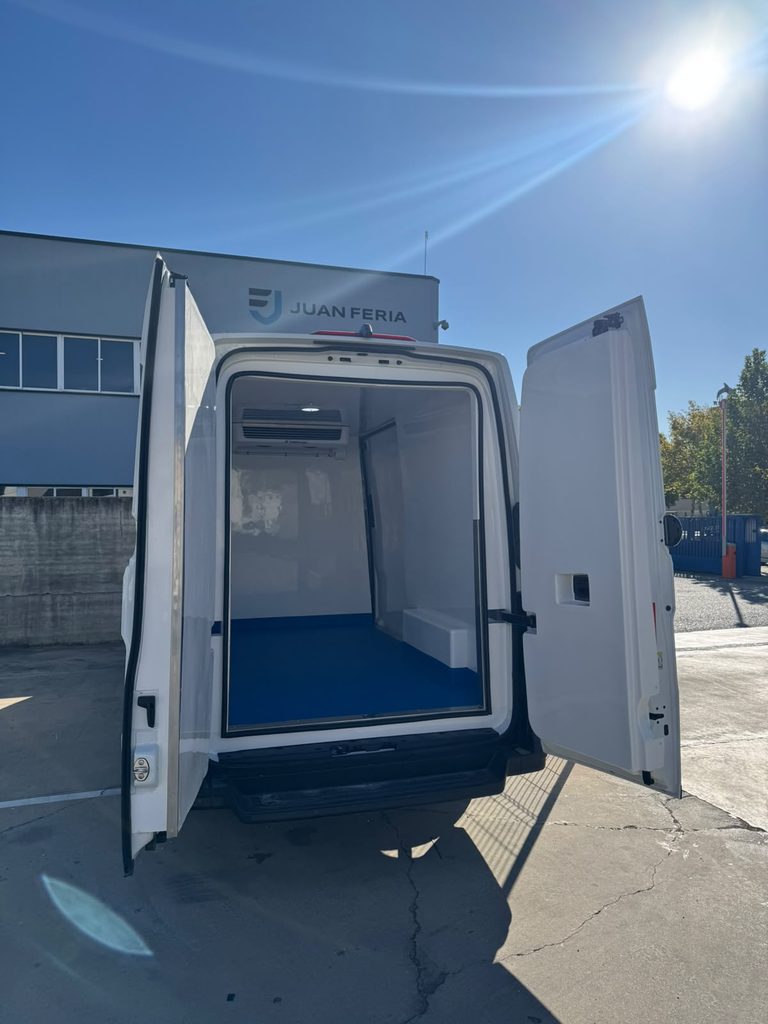 Furgoneta con isotermo y frío para catering en Andalucía